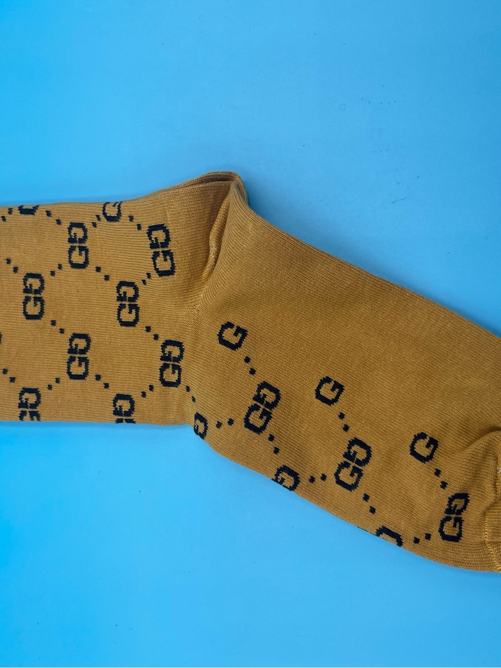 4 Pack Gucci Camel and Black GG Logo Crew Socks - Picture 2 of 3